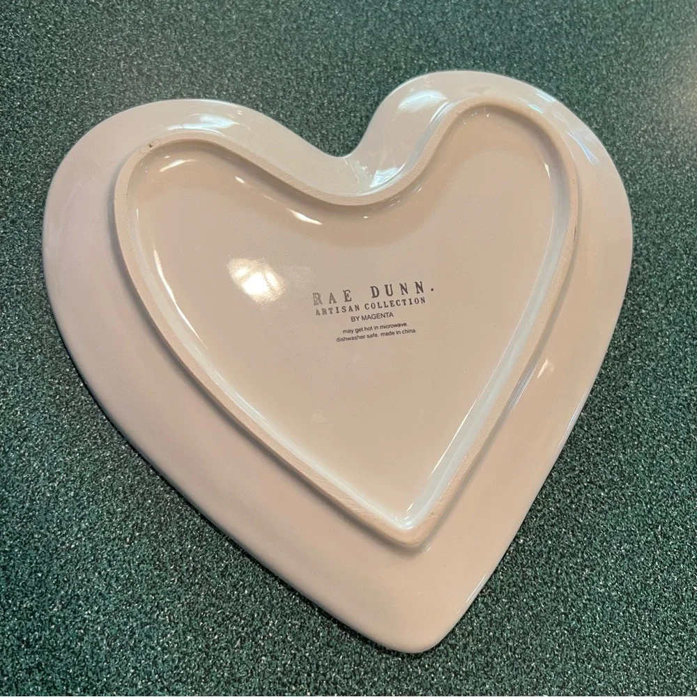 RAE DUNN KISSES & LOVE HEART SHAPE PLATES Set of 2 NWOT - Picture 5 of 11